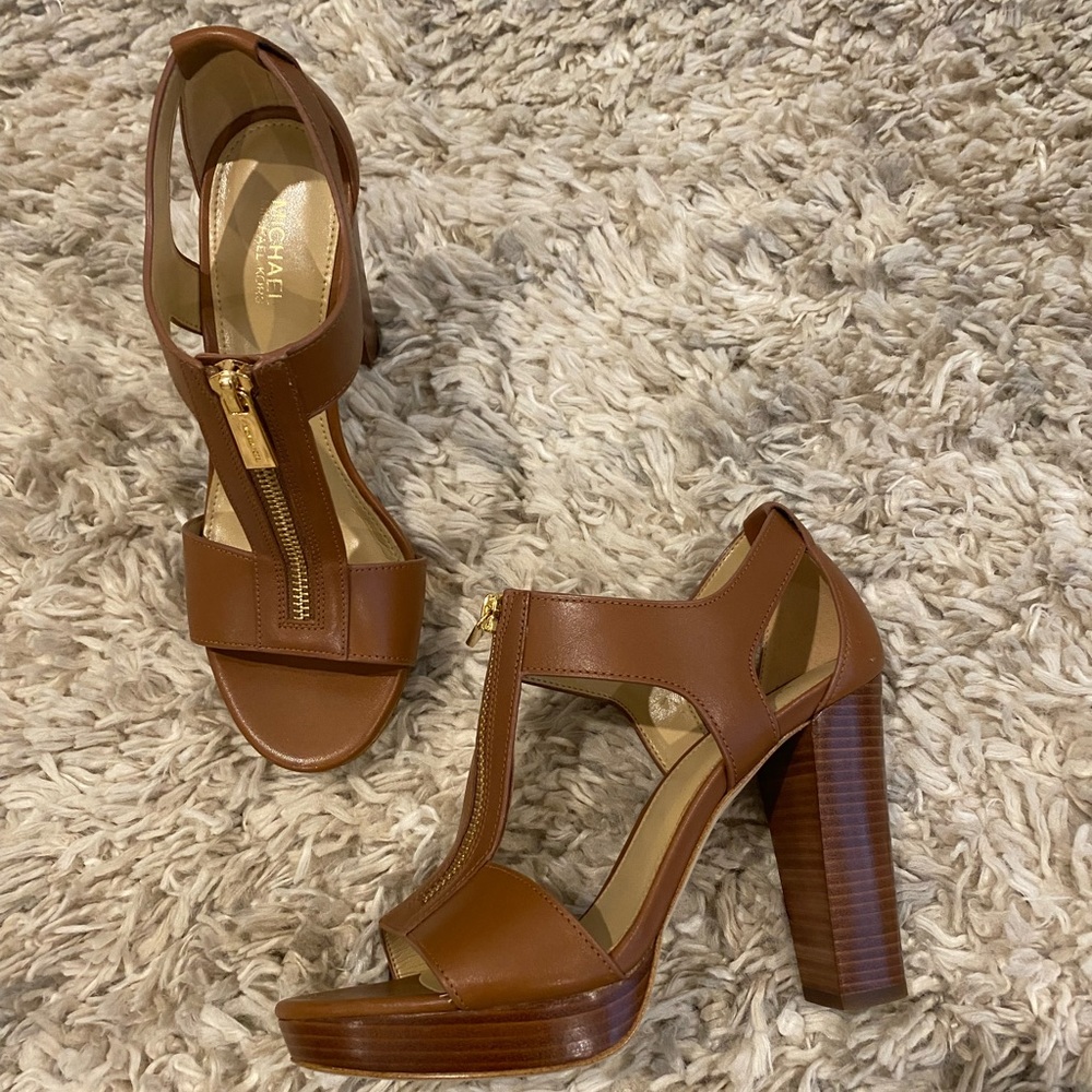Michael Kors Berkley Leather T-Strap Sandals - Picture 3 of 5